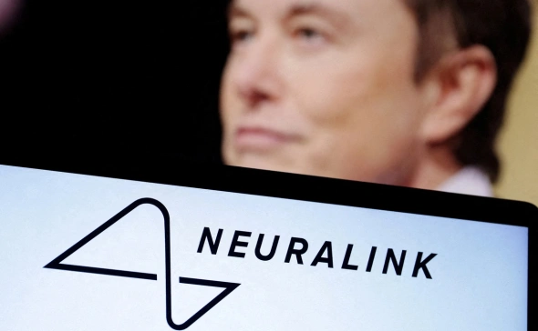 Маск сообщил о вживлении первому человеку нейрочипа Neuralink в мозг 