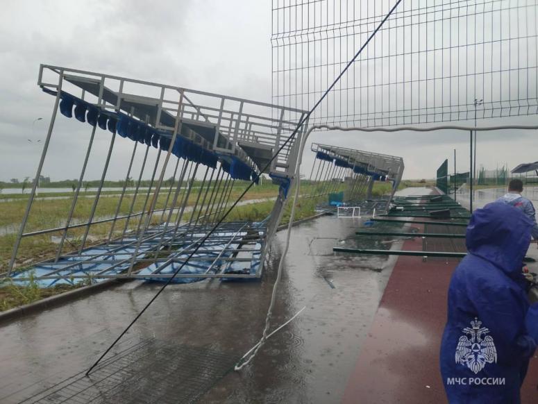 При обрушении трибуны во время детского футбольного матча в Ростове-на-Дону пострадали уже 36 человек
