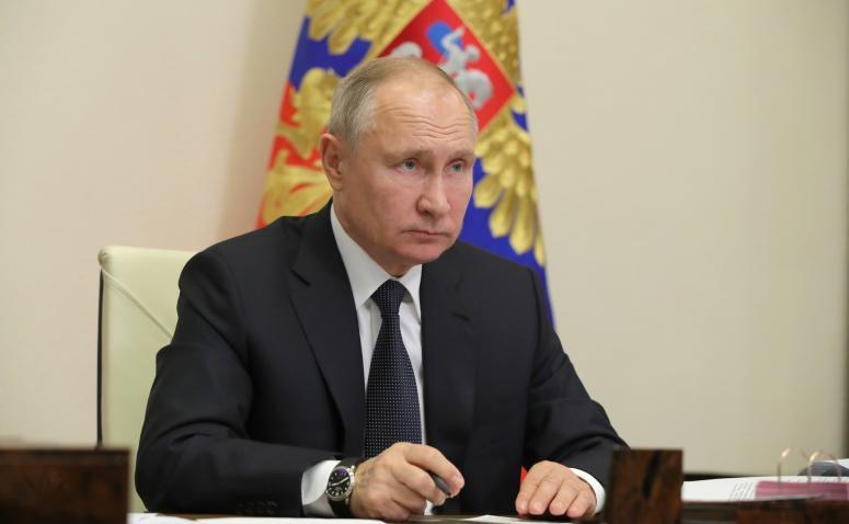 Владимир Путин подписал закон о наказании до 7 лет колонии за дискредитацию любых участников СВО