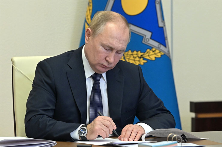 Путин подписал указ о введении в России звания «Мать-героиня»