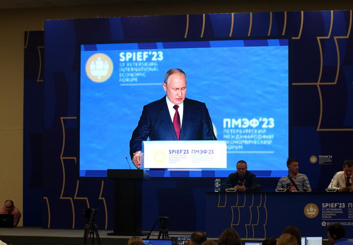 Путин выступил с предложениями по зарплатам и выплатам