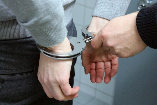 В Лабинском районе полицейские задержали подозреваемого в краже из магазина