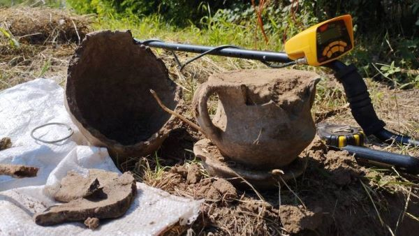 На Кубани местный житель во время строительства уличного туалета нашел меотское захоронение