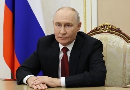 Кем еще работал наш президент? Владимир Путин прошел путь от офицера КГБ до лидера, изменившего Россию