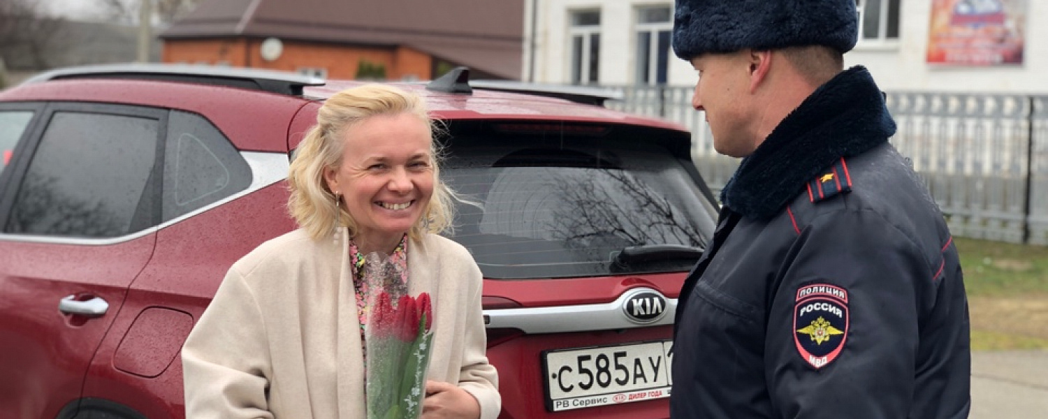 Акция «Цветы для автоледи!» прошла в г. Курганинске